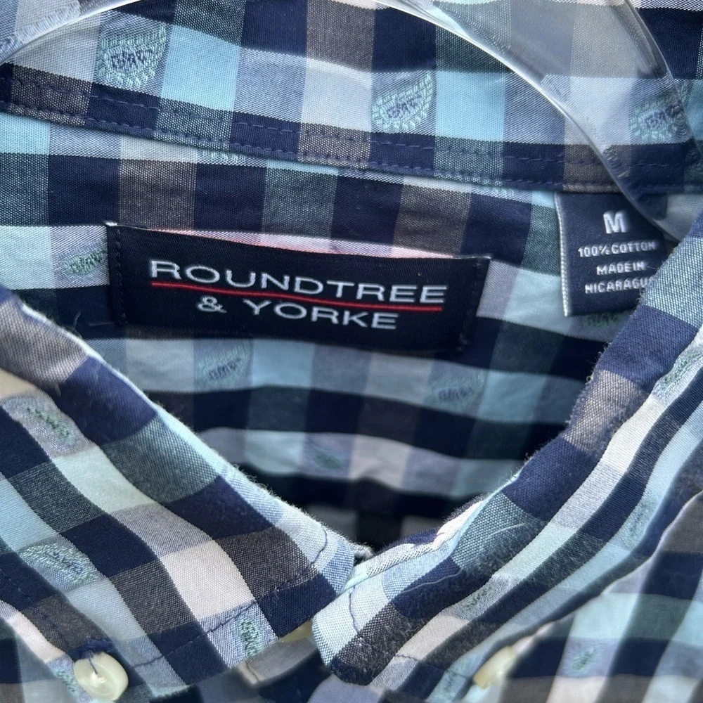 Roundtree & Yorke Blue and White Casual Button Down Shirt Medium Paisley design